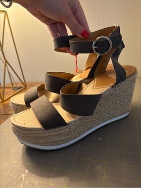 NWOT DV8 by Dolce Vita grey platform espadrilles size 10